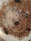 Pasta con vegetales y espinaca