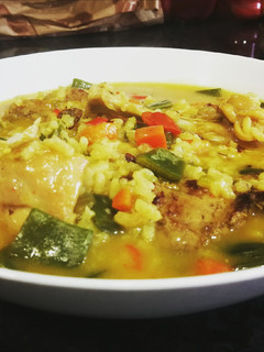 Una foto de Arroz caldoso con conejo y verduras al cúrcuma de mi madre
