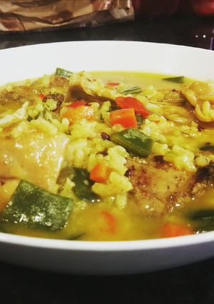 Foto principal de Arroz caldoso con conejo y verduras al cúrcuma de mi madre