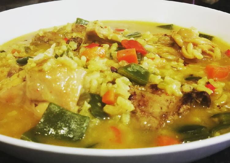 Arroz caldoso con conejo y verduras al cúrcuma de mi madre