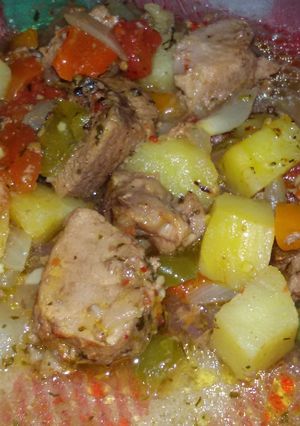 Una foto de Salteado de Carne y Verduras al horno