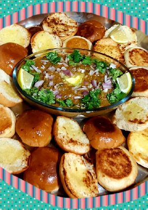 A picture of Pav bhaji.