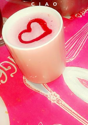 صورة لوصفة عصير فراولة بارد وبنين 😋🍓🍓