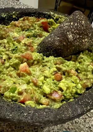 Una foto de Guacamole en mortero