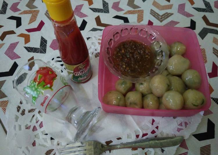 Cilok sambal cocol