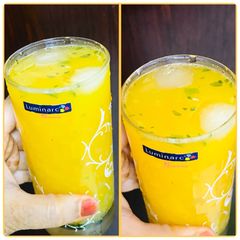 A picture of Fresh orange juice / lemonade.