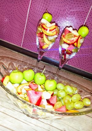 عکسی از دستور سالاد میوه با سس شکلاتی😍