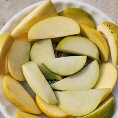 A picture of Green fruits.