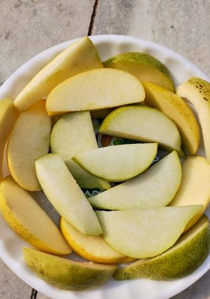 A picture of Green fruits.