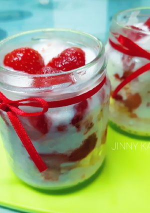 รูปของ Strawberry Yogurt Parfait (แบบง่ายๆ)