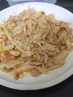 Una foto de Macarrones con atún