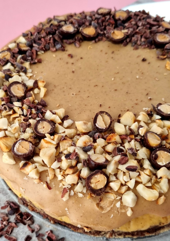 Una foto de Tarta de queso Kinder Bueno {receta saludable}