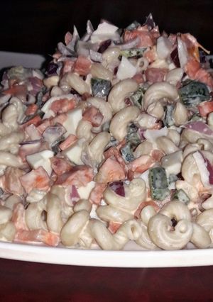 Salad din macaroni ainihin hoton girkin
