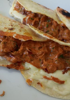 Una foto de Quesadillas de camarón al chipotle