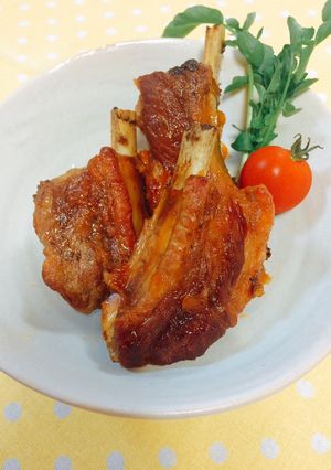A picture of Braised pork spare ribs with jam & soy sauce.