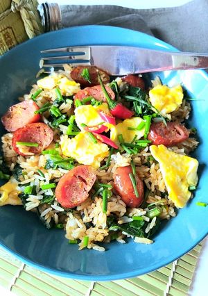 Une photo de Riz sauté aux saucisses à la citronnelle