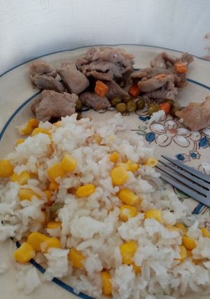 Una foto de Cecina blanca con legumbres y arroz con granos de elotes