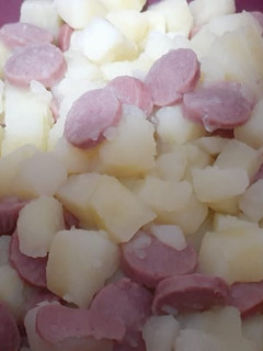 Una foto de Ensalada de papa y salchicha