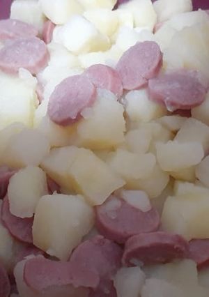 Una foto de Ensalada de papa y salchicha