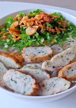 Hình của món BÁNH CANH chả cá thì là.