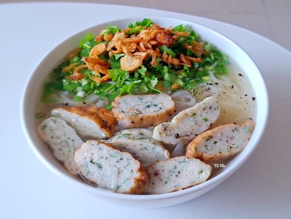 BÁNH CANH chả cá thì là