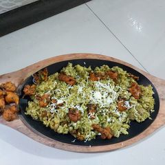 A picture of Tava green pakoda pulao.