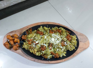 A picture of Tava green pakoda pulao.