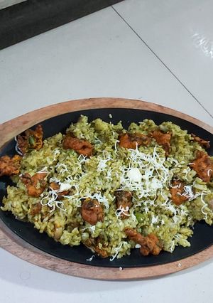 A picture of Tava green pakoda pulao.