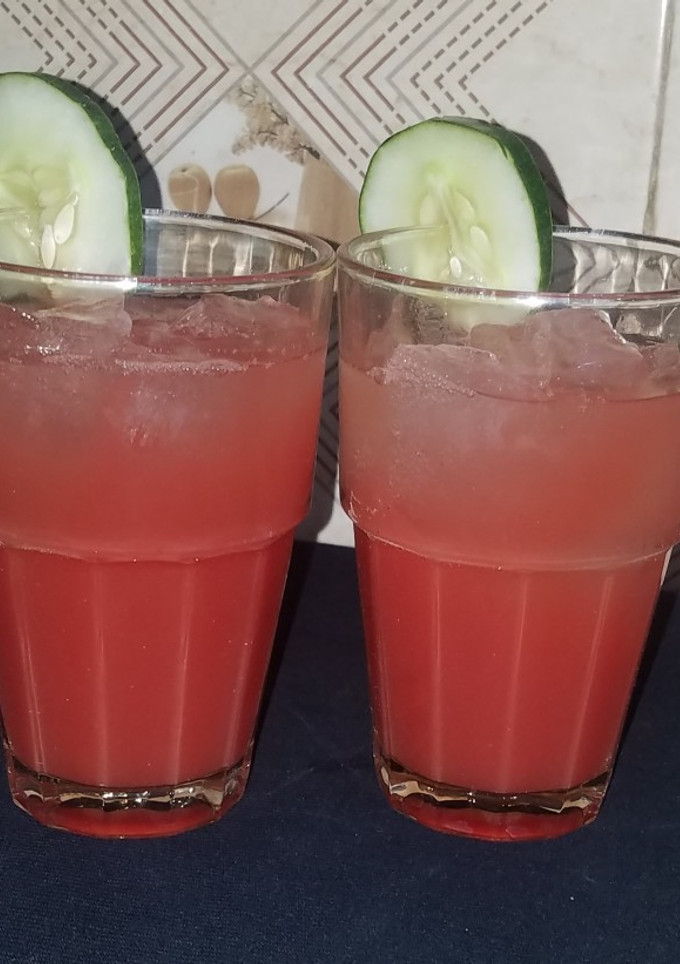 A picture of Cucumber and watermelon juice.