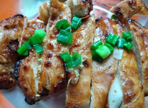 Hình của món Ức gà nướng nồi chiên không dầu.