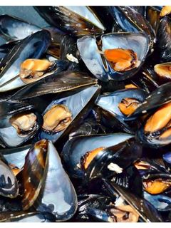 Una foto de Mejillones al vapor con vinagreta de pimientos. (Thermomix)