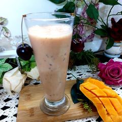 A picture of Mango 🥭 n 🍒Cherry milk 🥛shake 😋.
