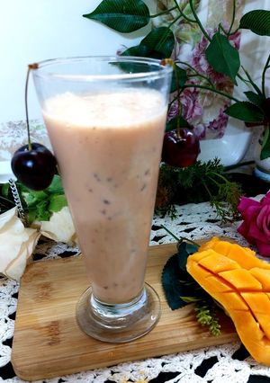 A picture of Mango 🥭 n 🍒Cherry milk 🥛shake 😋.