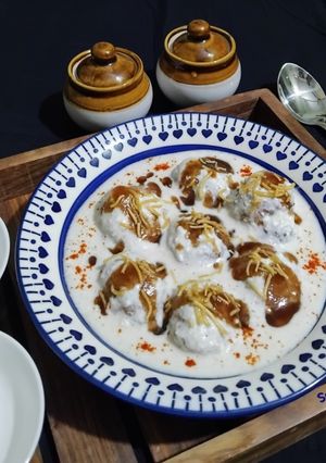 A picture of Dahi Vada.