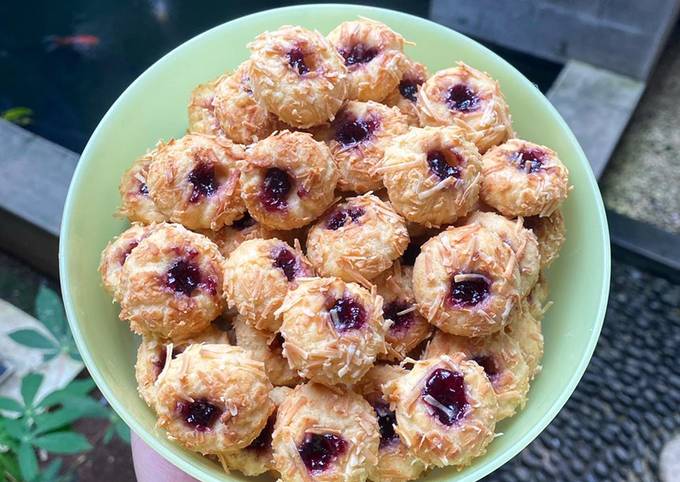 Thumbprint cheese with jam filling