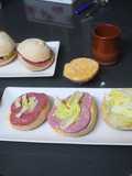 Mini bollos con embutido variado