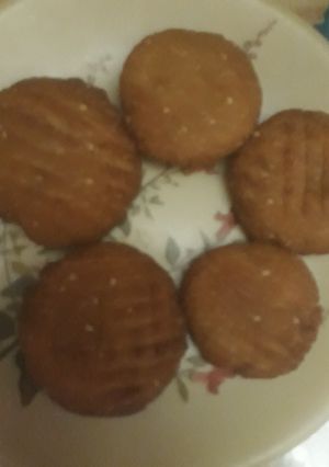 A picture of Whole wheat and sooji biscuits.