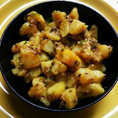 A picture of #tiffinbox# til ke aloo.
