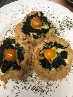 Una foto de 217. Nidos de patata con colchón de espinacas y queso gouda (entrante verdura)