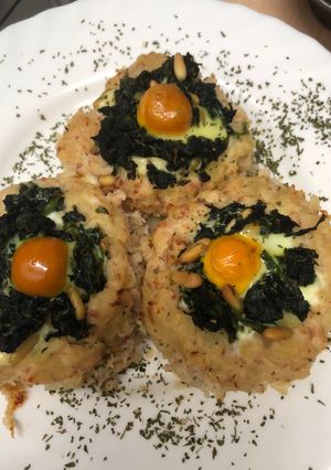 Una foto de 217. Nidos de patata con colchón de espinacas y queso gouda (entrante verdura)