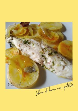 Una foto de Lubina al horno con patatas