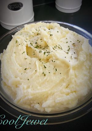 A picture of Classic Mashed Potatoes.