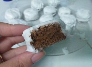 Una foto de Alfajores glaseados