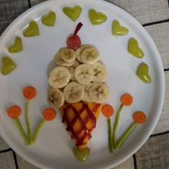 A picture of Fruit chaat in tree style.