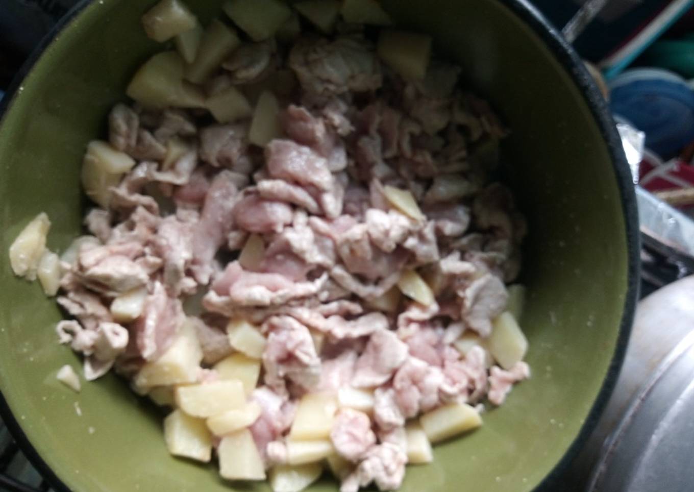Carne con papas al guajillo