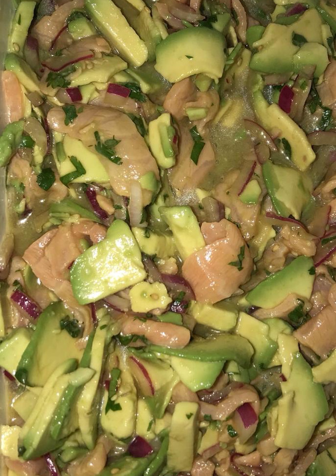 Una foto de Tiradito de Salmón al estilo Nikkei