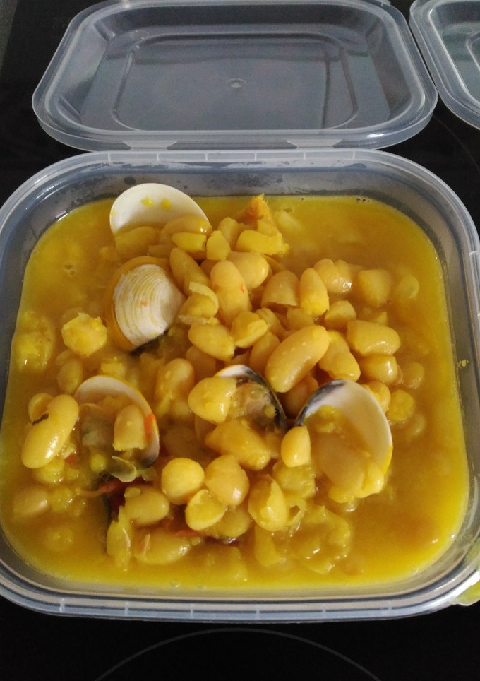 Una foto de Judías con almejas y bacalao