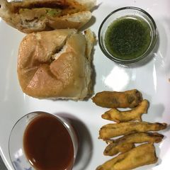 A picture of Vada paav.