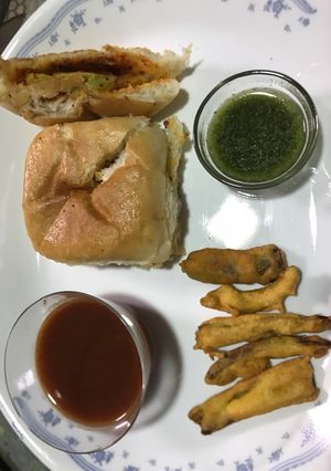 A picture of Vada paav.