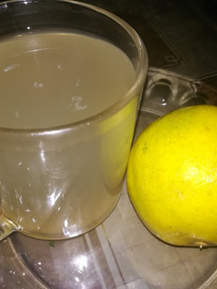 عکسی از دستور چالش روز چهاردهم. استفاده از پوست میوه ها_دمنوش پوست لیموشیرین